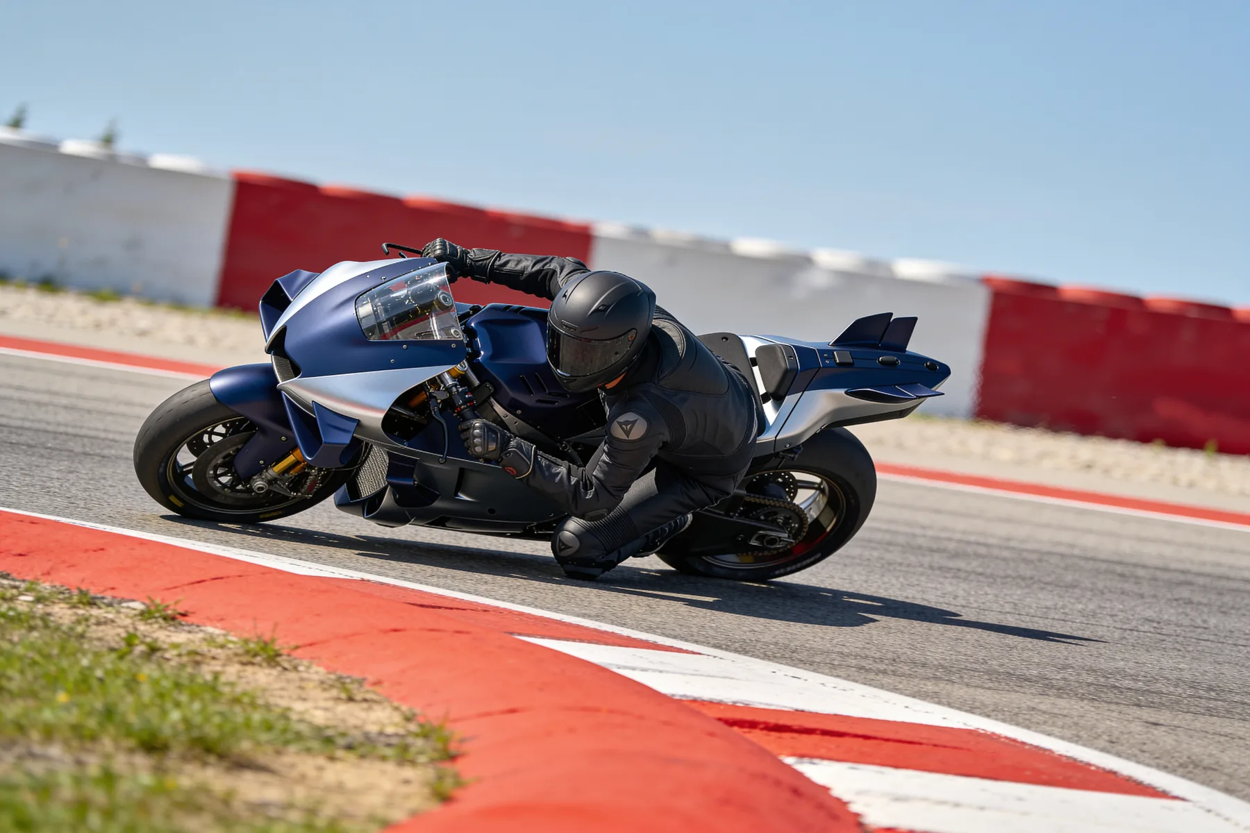 Wie viel PS hat ein MotoGP-Motorrad? Leistung, Kosten & Fakten 2026