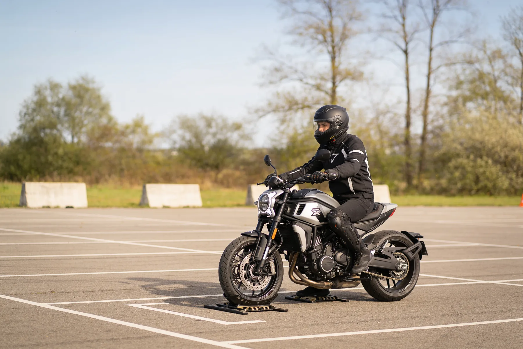 Wie fährt man Motorrad? Anleitung für Anfänger – Schritt für Schritt