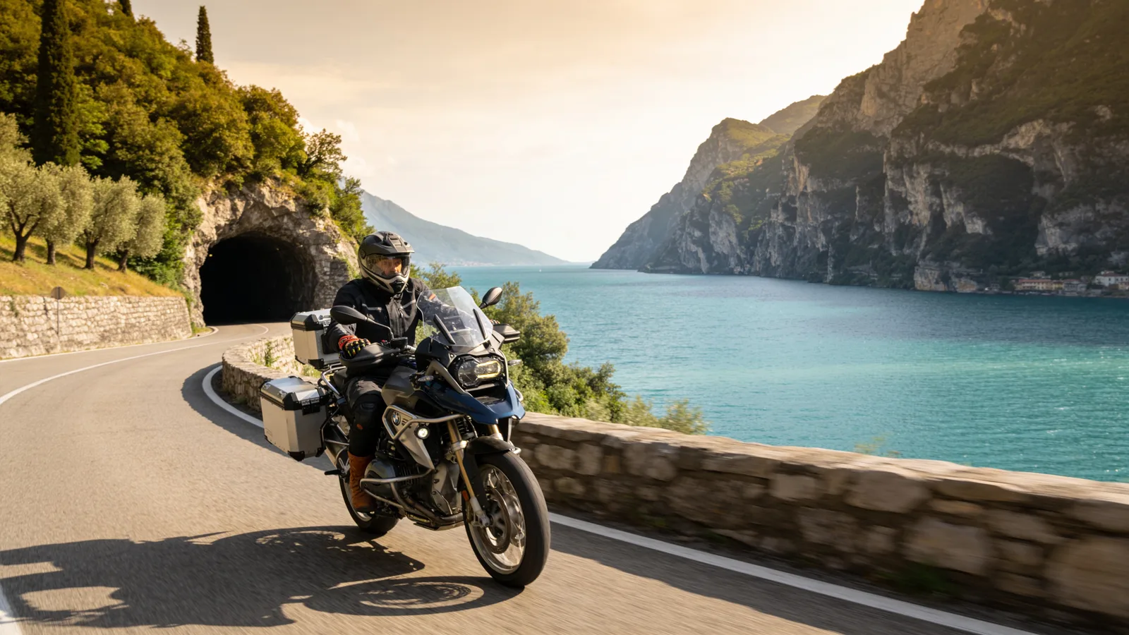 Mit dem Motorrad zum Gardasee: Anreise, Pässe & Touren