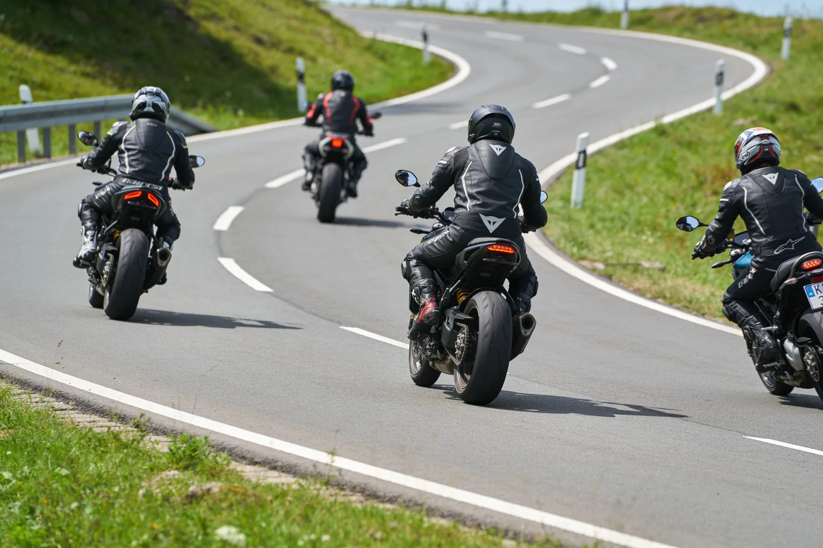 Gruppenfahrt Motorrad: Was zu beachten ist (Regeln & Tipps)