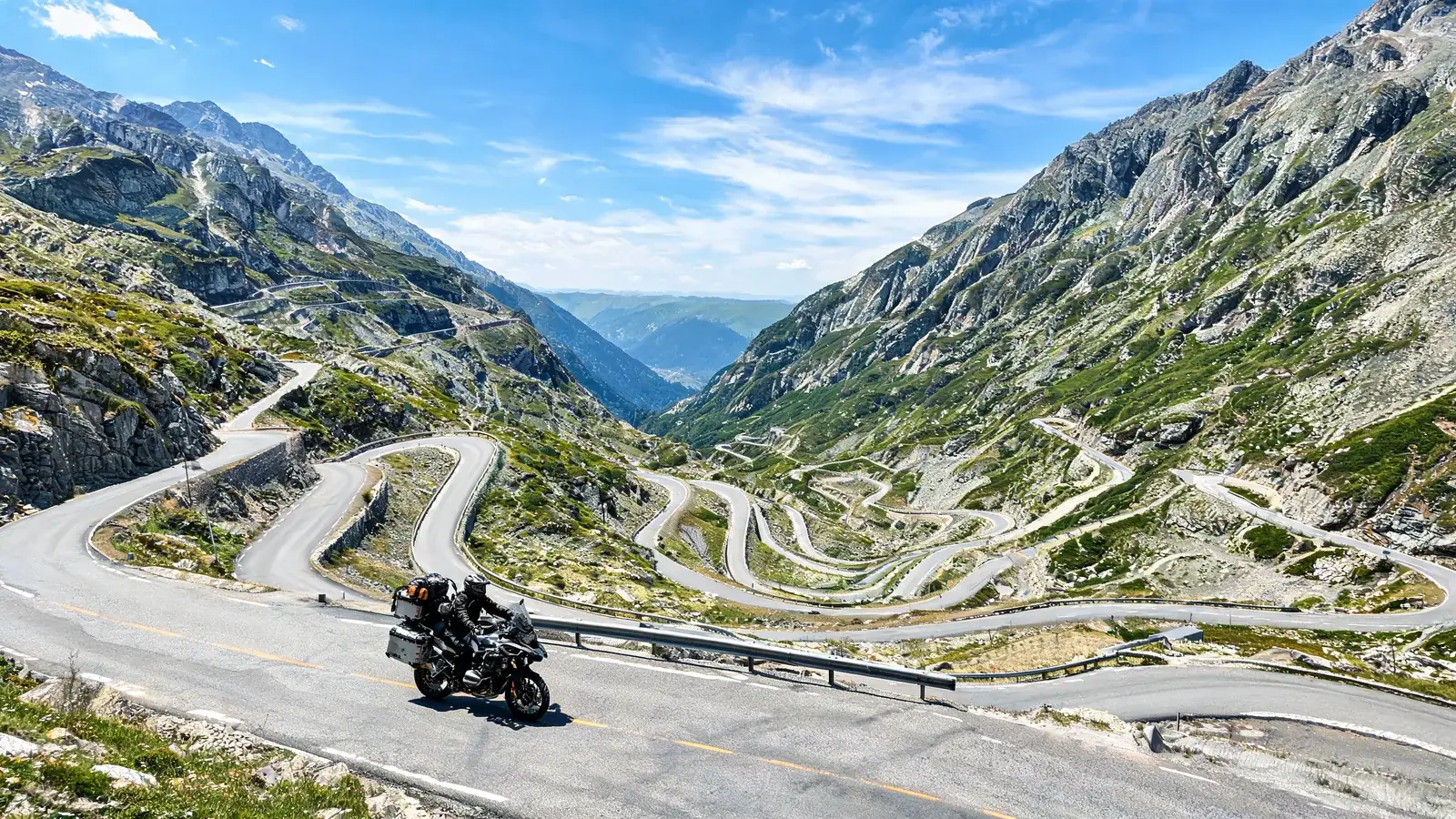 Mit dem Motorrad nach Italien: Alpenpässe, Maut & Regeln