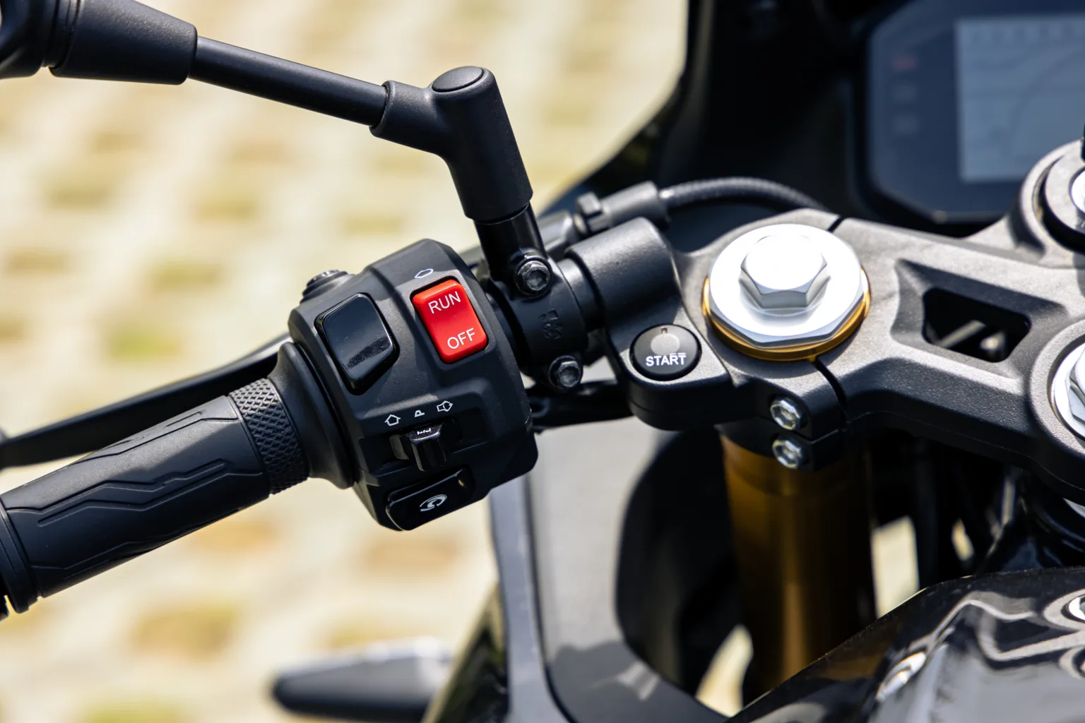 Welche Aufgabe hat der Not-Aus-Schalter am Motorrad?