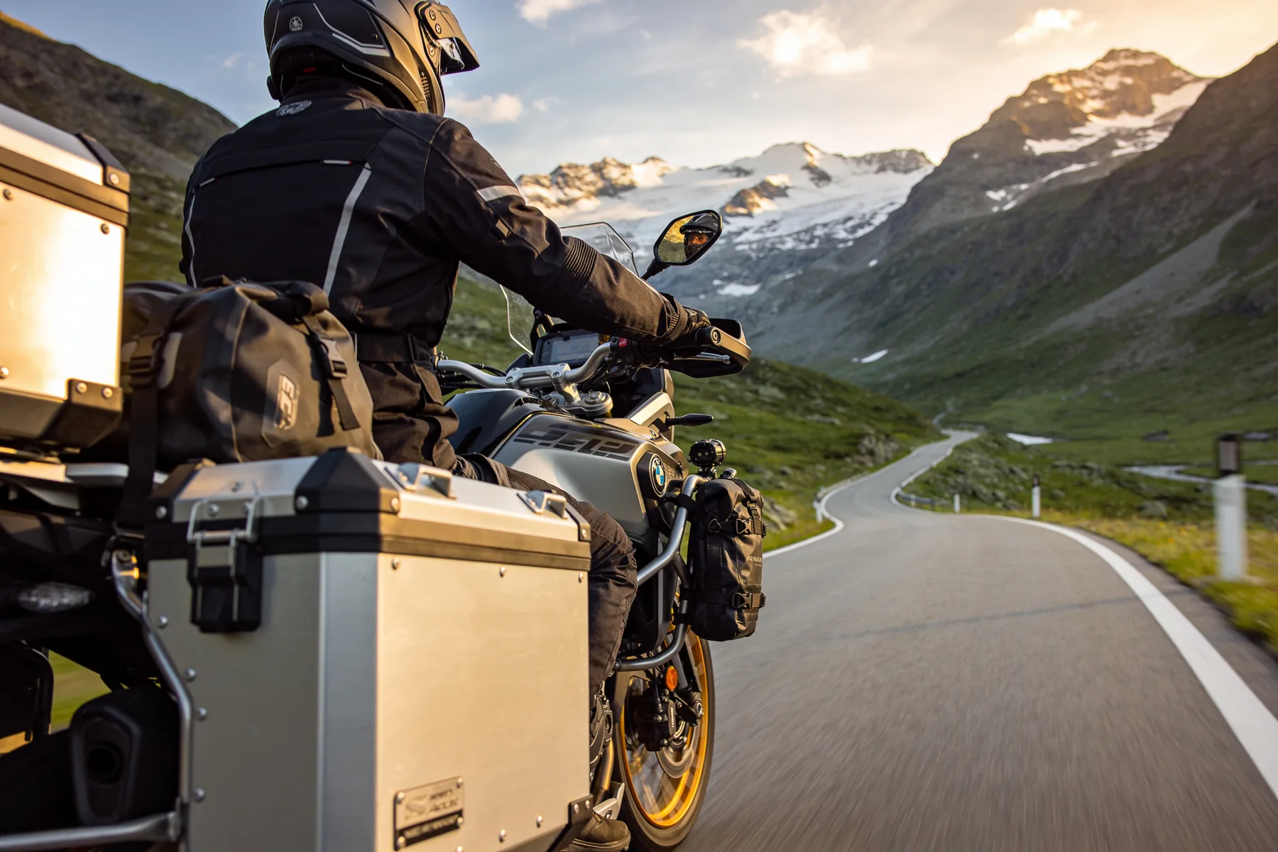 Mit dem Motorrad reisen: Planung, Ausrüstung & Route