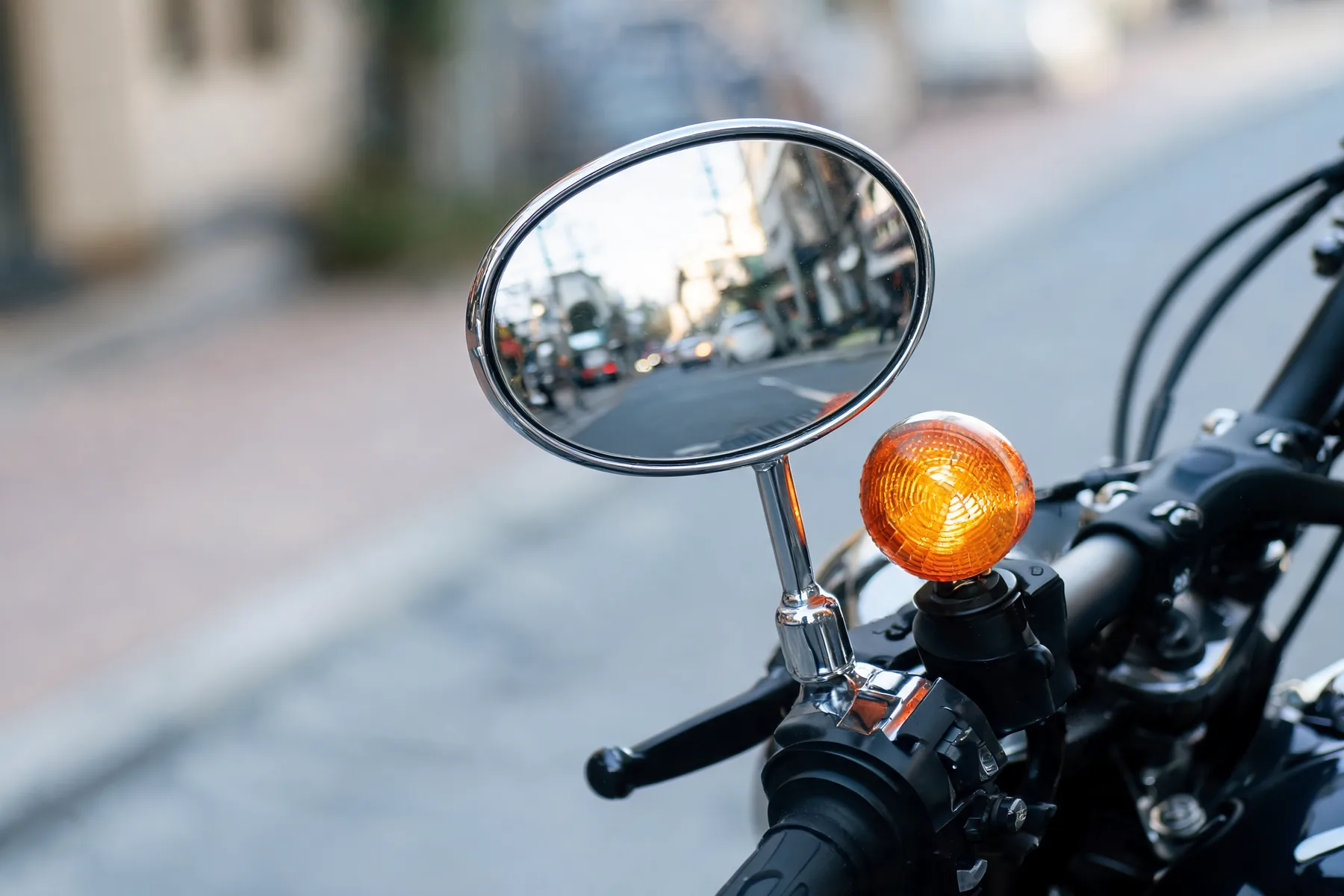 Wie viele Spiegel muss ein Motorrad haben? Regeln & Maße