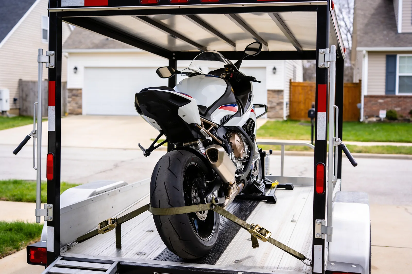 Motorrad abschleppen: Was zu beachten ist (§ 15a StVO)