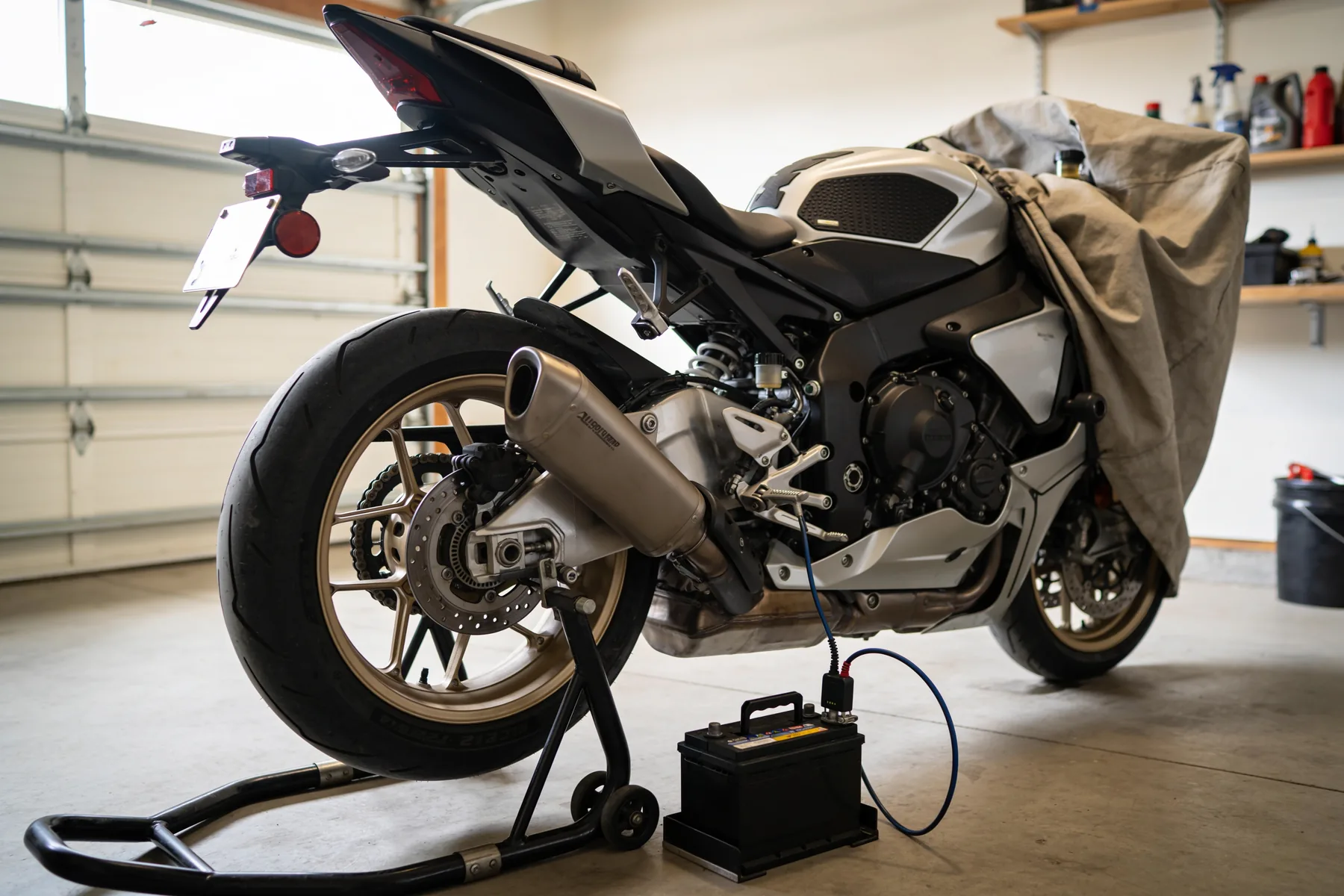 Motorrad winterfest machen: die komplette Schritt-für-Schritt-Checkliste zur Einlagerung